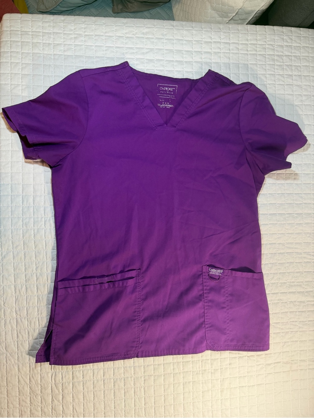 Cherokee Workwear Purple Scrub Set Women's Medium Top Medium Petite Pants Cargo - Picture 3 of 10